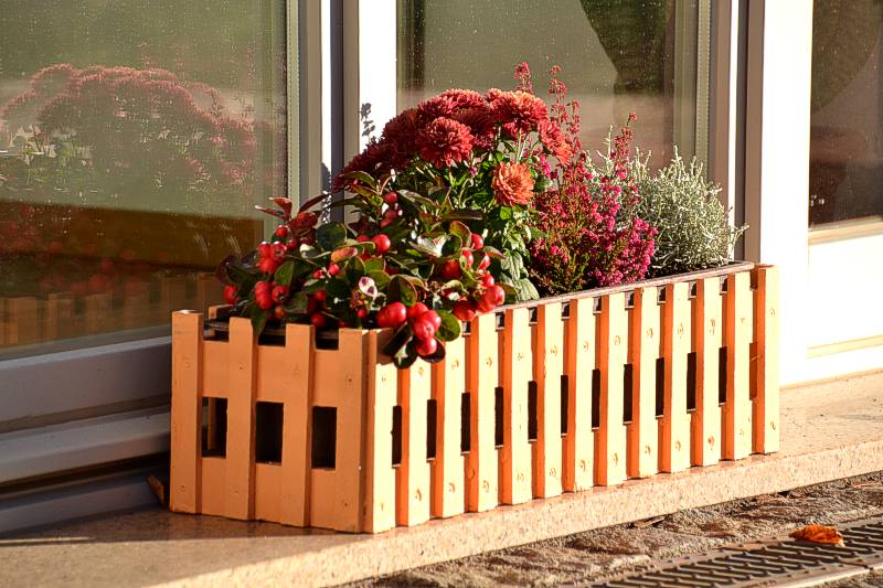 Bepflanzte Blumenkästen im Angebot www.taubblindendienst.de