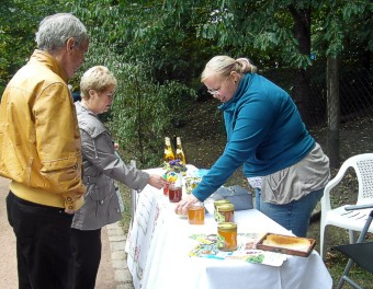 20 J. Storchennest: Honig - Beratung und Verkauf