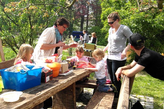 Einweihung Spatzenhof 27.04.2014: Basteln für Kinder