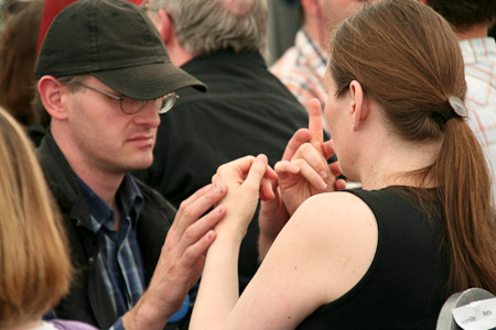 Mai 2009 - bundsweites Treffen der Taubblindenselbsthilfe - Verständigung: Taktile Gebärdensprache